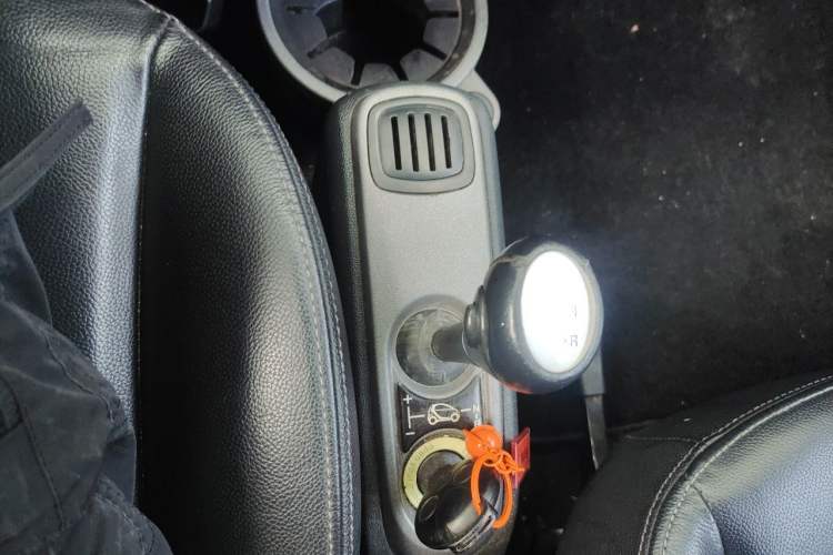 Used smart fortwo 2012 1.0T Flowing Gray Special Edition Gear Lever