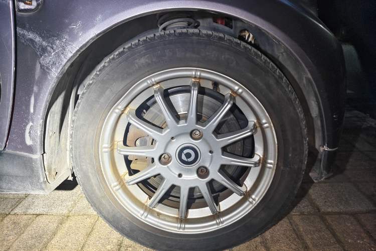 Used smart fortwo 2012 1.0 MHD Hardtop Standard Edition Right Front Wheel Hub