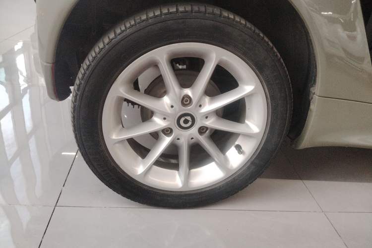 Used smart fortwo 2012 1.0 MHD Convertible Passion Edition Right Rear Wheel Hub
