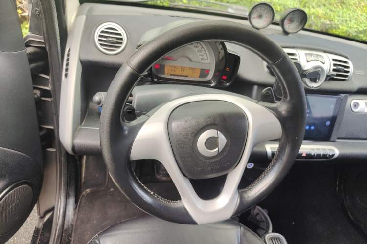 Used smart fortwo 2012 1.0T Flowing Gray Special Edition Steering Wheel