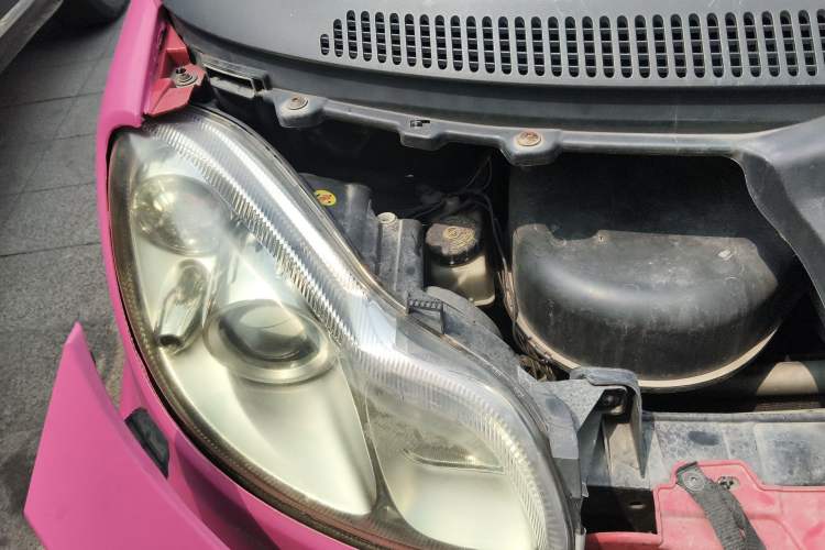 Used smart fortwo 2012 1.0 MHD Dragon Year Special Edition Engine Bay Right