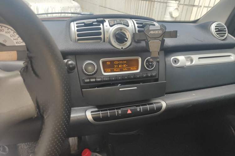 Used smart fortwo 2012 1.0 MHD Hardtop Standard Edition Audio And AC Panel