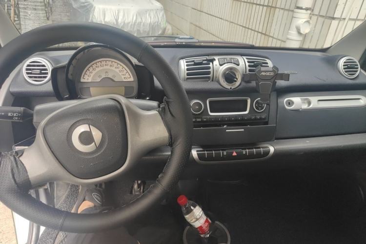 Used smart fortwo 2012 1.0 MHD Hardtop Standard Edition Center Console