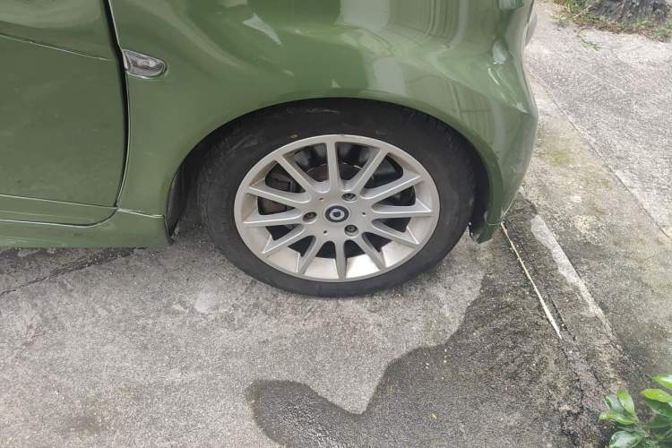 Used smart fortwo 2012 1.0 MHD Hardtop Standard Edition Right Front Wheel Hub