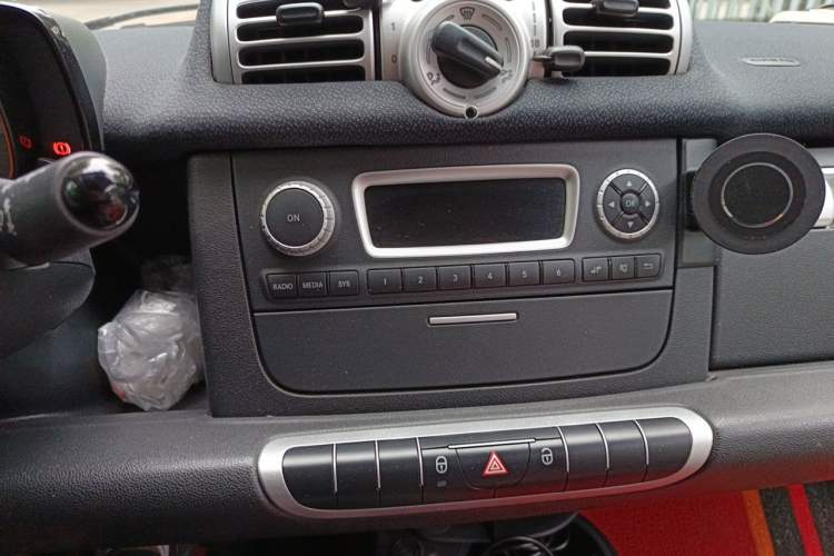 Used smart fortwo 2012 1.0 MHD Hardtop Standard Edition Audio And AC Panel