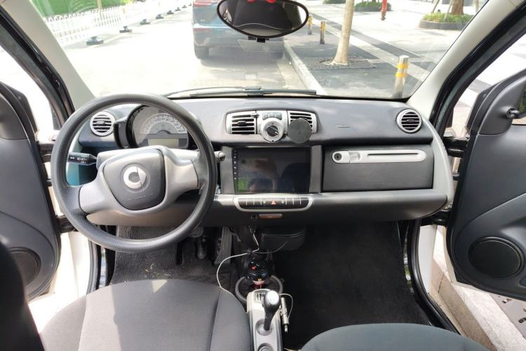Used smart fortwo 2012 1.0 MHD Hardtop Standard Edition Center Console