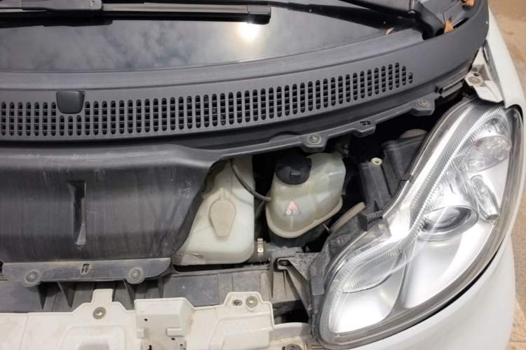 Used smart fortwo 2012 1.0 MHD Hardtop Standard Edition Engine Bay Left