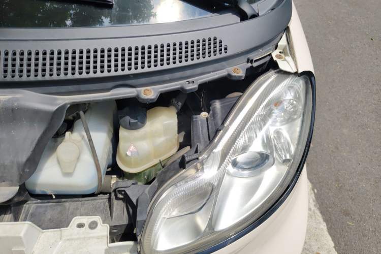 Used smart fortwo 2012 1.0 MHD Hardtop Standard Edition Engine Bay Left