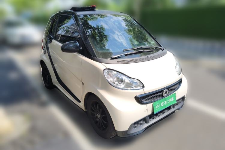 Used smart fortwo 2012 1.0 MHD Hardtop Standard Edition Front Right 45 Deg
