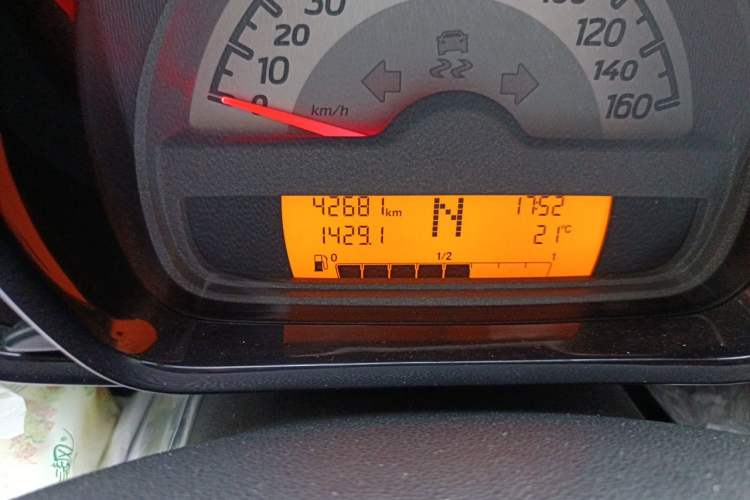 Used smart fortwo 2012 1.0 MHD Hardtop Standard Edition Odometer Close Up