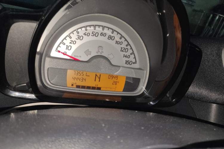 Used smart fortwo 2012 1.0 MHD Hardtop Standard Edition Odometer Close Up