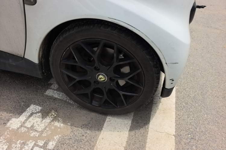 Used smart fortwo 2012 1.0 MHD Hardtop Standard Edition Right Front Wheel Hub