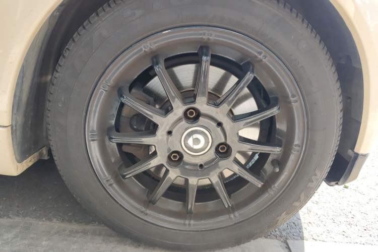 Used smart fortwo 2012 1.0 MHD Hardtop Standard Edition Right Front Wheel Hub