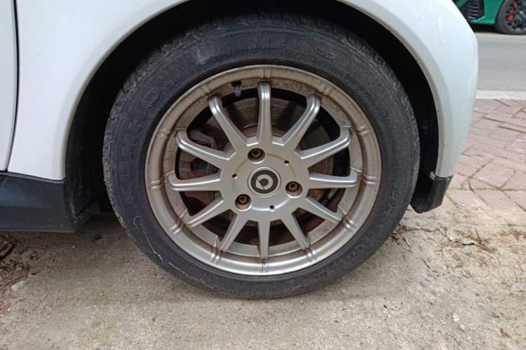 Used smart fortwo 2012 1.0 MHD Hardtop Standard Edition Right Front Wheel Hub