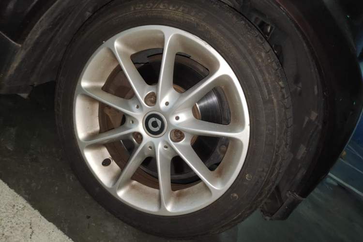 Used smart fortwo 2012 1.0 MHD Hardtop Standard Edition Right Front Wheel Hub