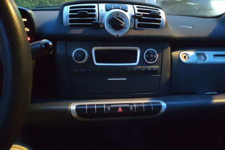 Used smart fortwo 2012 1.0 MHD Hardtop Standard Edition Audio And AC Panel