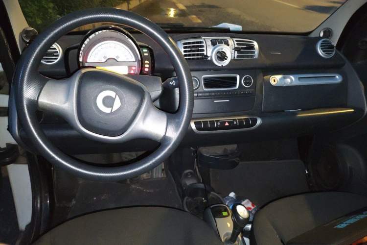 Used smart fortwo 2012 1.0 MHD Hardtop Standard Edition Center Console