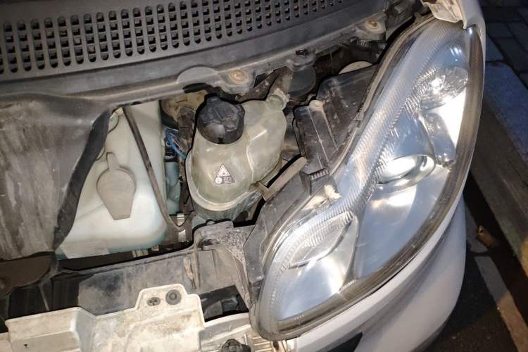 Used smart fortwo 2012 1.0 MHD Hardtop Standard Edition Engine Bay Left