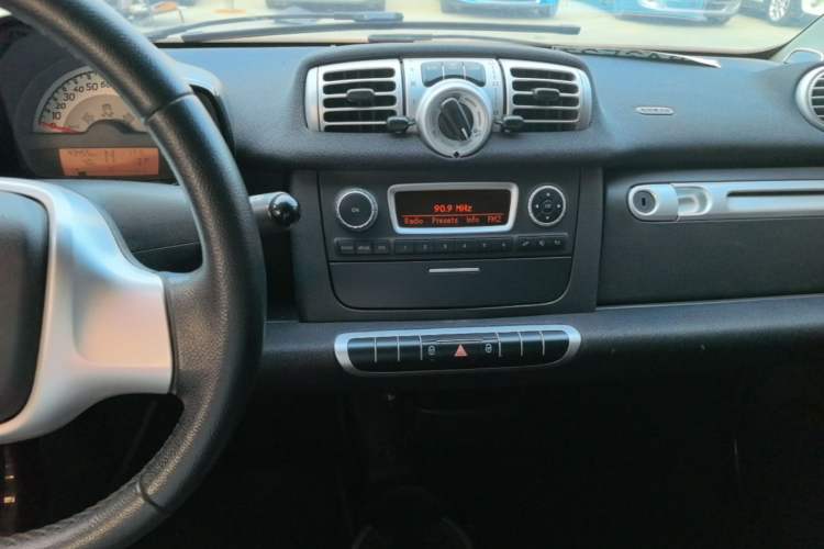Used smart fortwo 2012 1.0 MHD Hardtop Passion Edition Audio And AC Panel