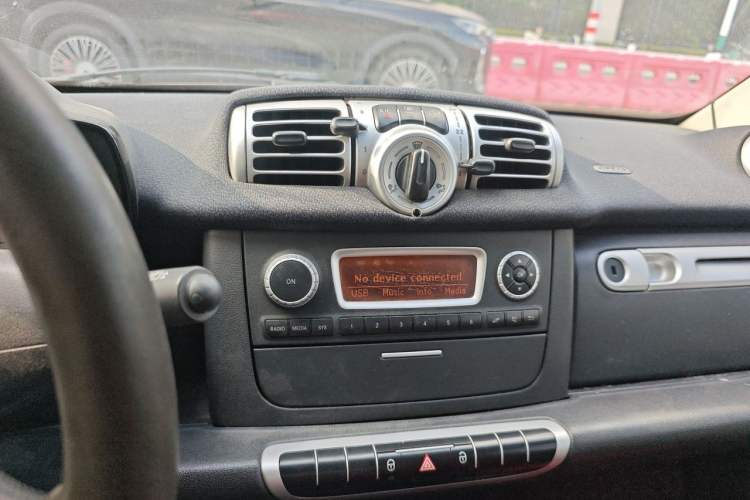 Used smart fortwo 2012 1.0 MHD Hardtop Standard Edition Audio And AC Panel