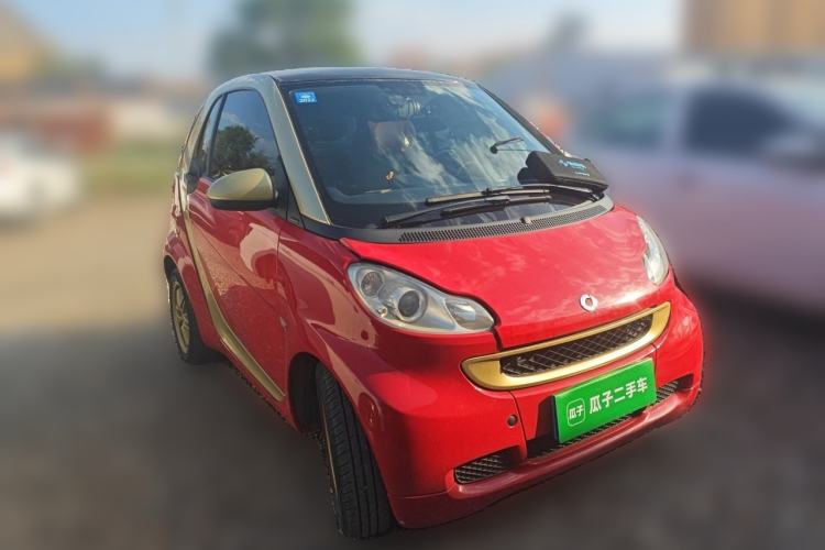 Used smart fortwo 2012 1.0 MHD Hardtop Comfort Edition Front Right 45 Deg