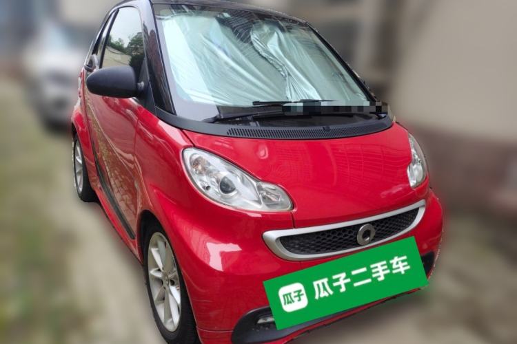 Used smart fortwo 2012 1.0 MHD Hardtop Comfort Edition Front Right 45 Deg