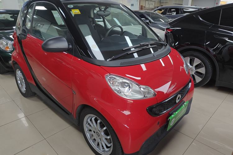 Used smart fortwo 2012 1.0 MHD Hardtop Standard Edition Front Right 45 Deg