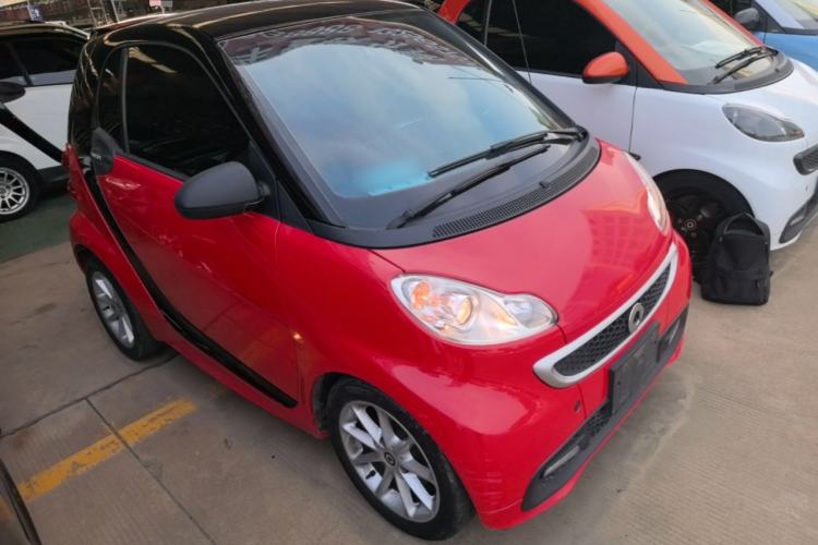 Used smart fortwo 2012 1.0 MHD Hardtop Passion Edition Front Right 45 Deg