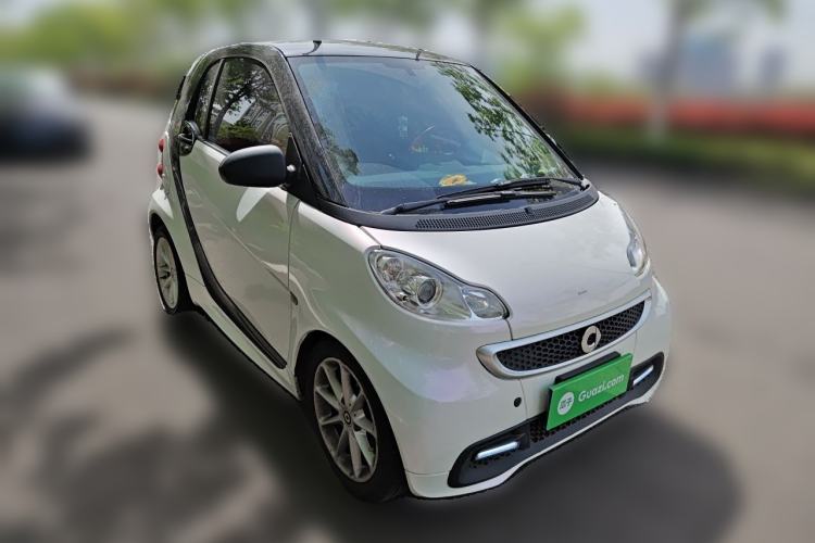Used smart fortwo 2012 1.0 MHD Hardtop Passion Edition Front Right 45 Deg
