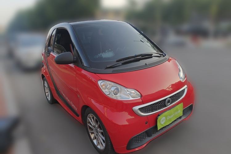 Used smart fortwo 2012 1.0 MHD Hardtop Comfort Edition Front Right 45 Deg