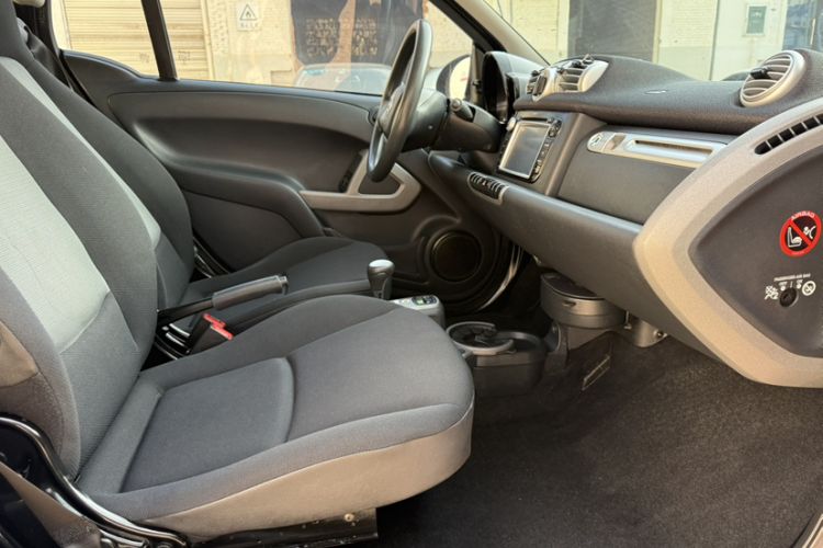 Used smart fortwo 2012 1.0 MHD Hardtop Standard Edition Interior 2