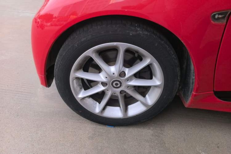 Used smart fortwo 2012 1.0 MHD Hardtop Passion Edition Left Front Wheel Hub