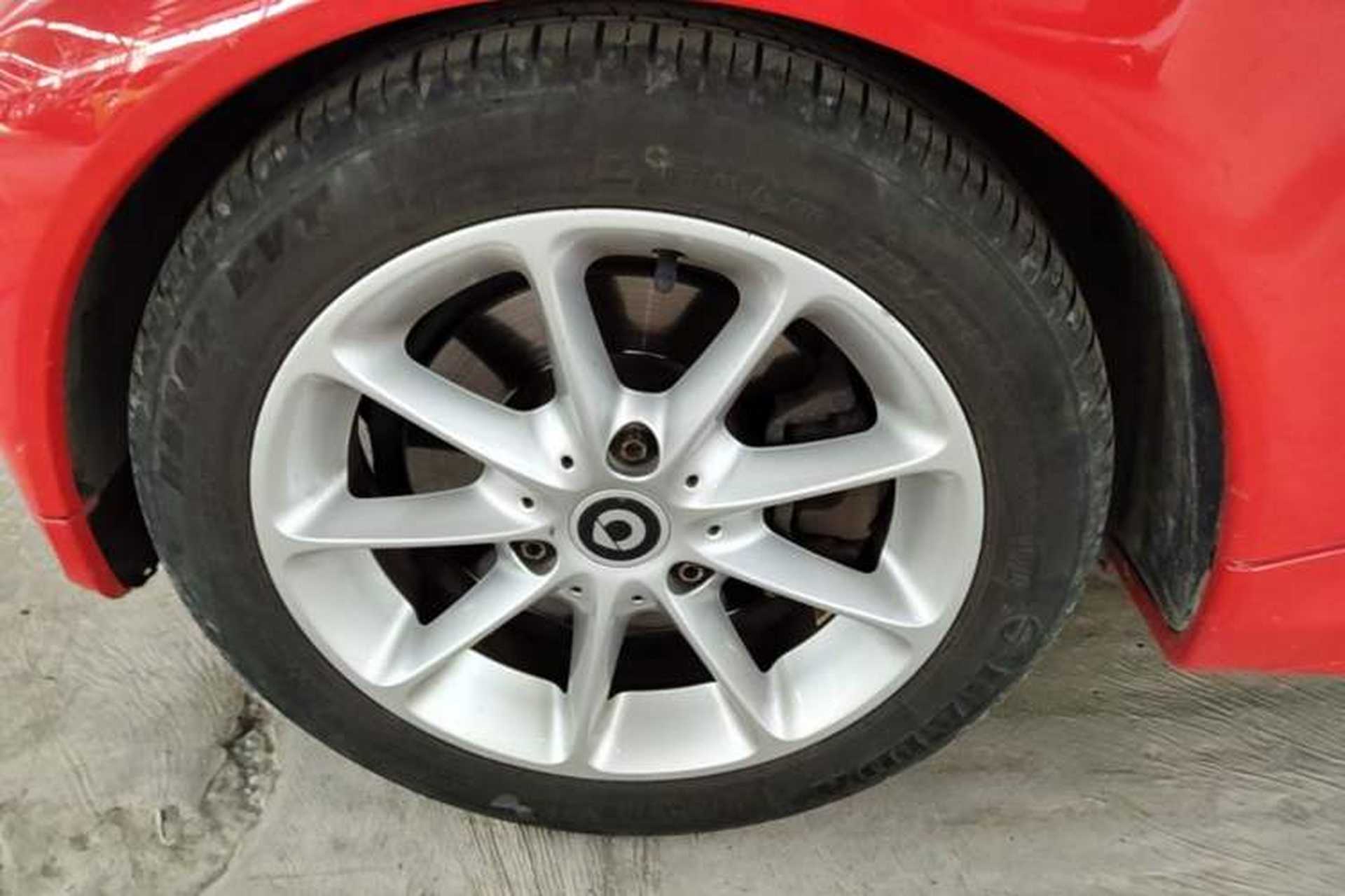Used smart fortwo 2012 1.0 MHD Convertible Passion Edition Left Front Wheel Hub