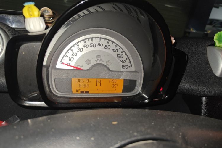 Used smart fortwo 2012 1.0 MHD Hardtop Standard Edition Odometer Close Up
