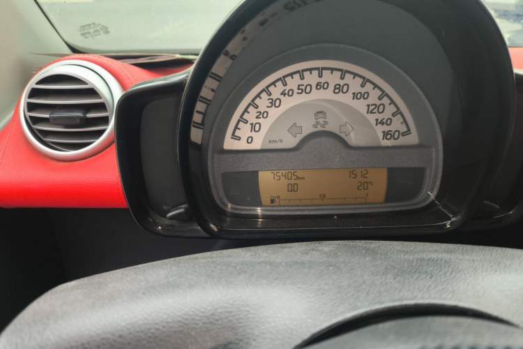 Used smart fortwo 2012 1.0 MHD Convertible Passion Edition Odometer Close Up