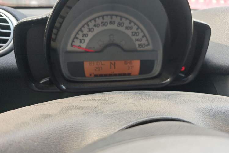 Used smart fortwo 2012 1.0 MHD Hardtop Standard Edition Odometer Close Up