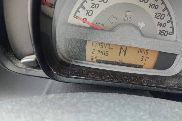 Used smart fortwo 2012 1.0 MHD Hardtop Standard Edition Odometer Close Up