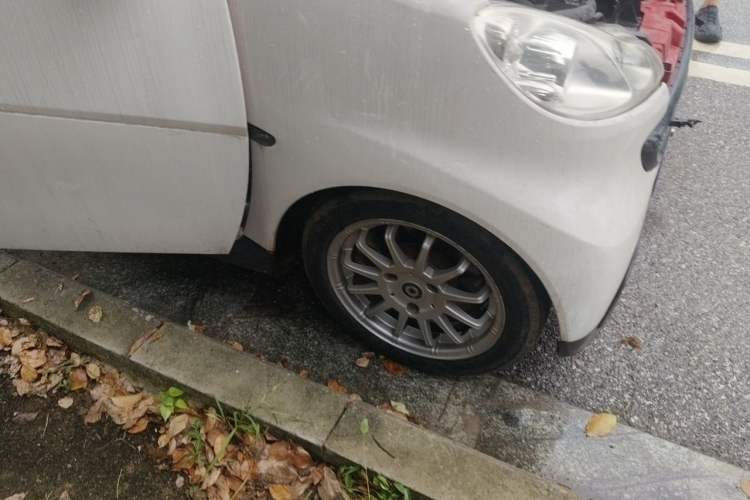 Used smart fortwo 2012 1.0 MHD Hardtop Standard Edition Right Front Wheel Hub