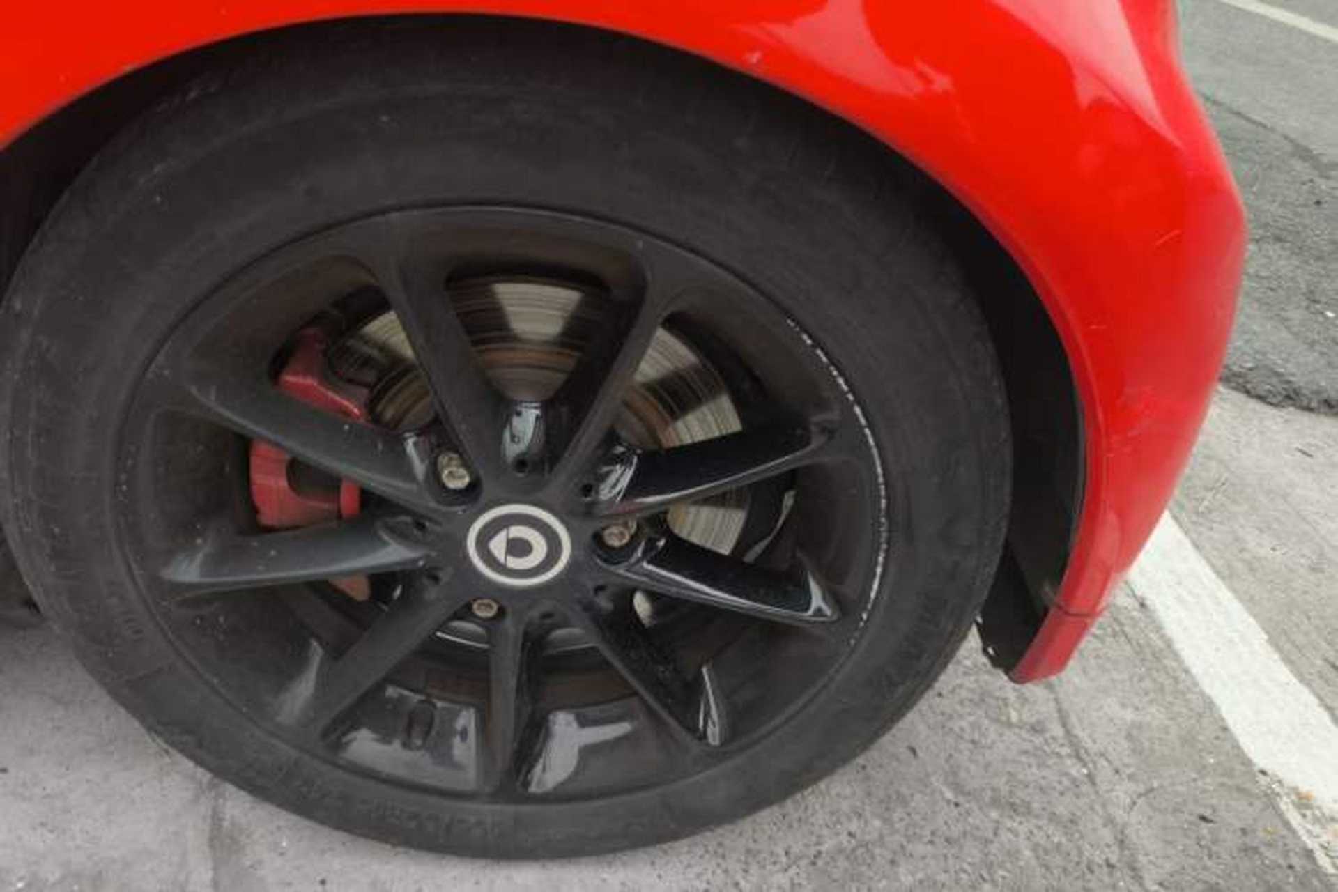 Used smart fortwo 2012 1.0 MHD Convertible Passion Edition Right Front Wheel Hub