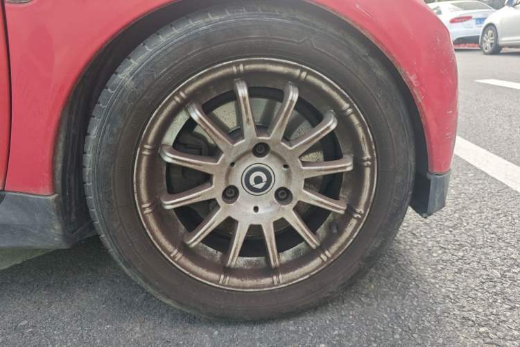 Used smart fortwo 2012 1.0 MHD Hardtop Standard Edition Right Front Wheel Hub