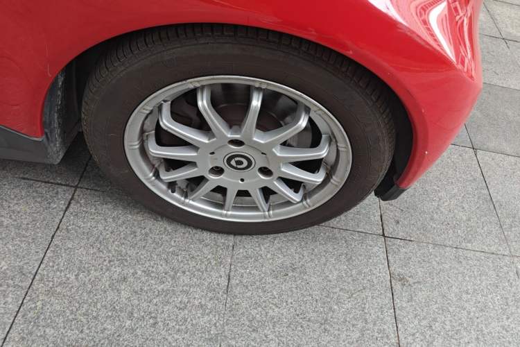 Used smart fortwo 2012 1.0 MHD Hardtop Standard Edition Right Front Wheel Hub