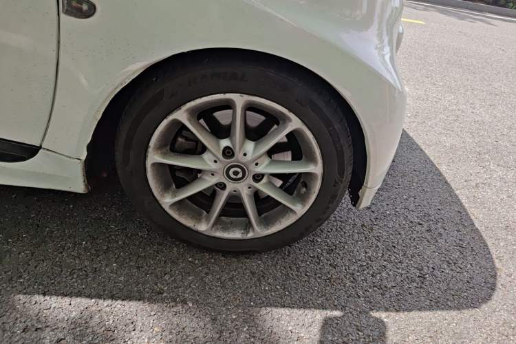 Used smart fortwo 2012 1.0 MHD Hardtop Passion Edition Right Front Wheel Hub