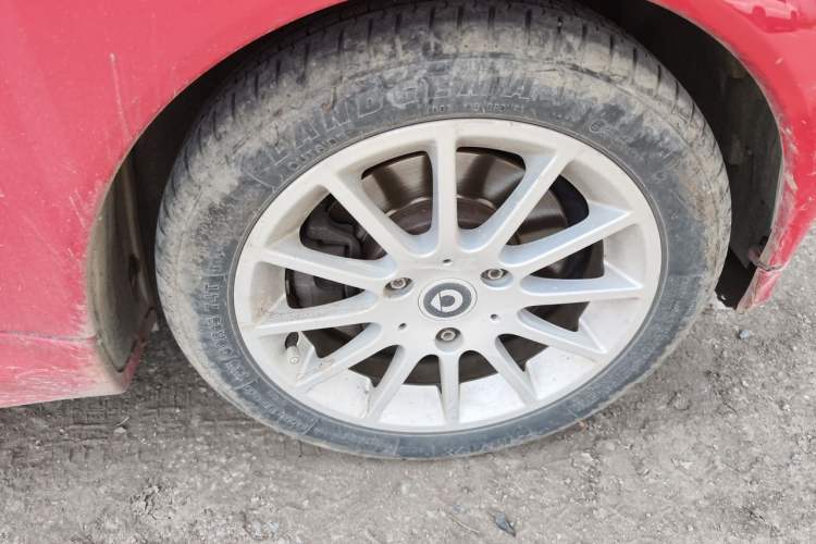 Used smart fortwo 2012 1.0 MHD Hardtop Comfort Edition Right Front Wheel Hub