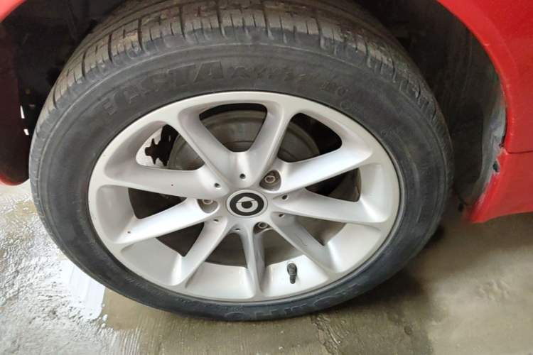 Used smart fortwo 2012 1.0 MHD Convertible Passion Edition Right Rear Wheel Hub