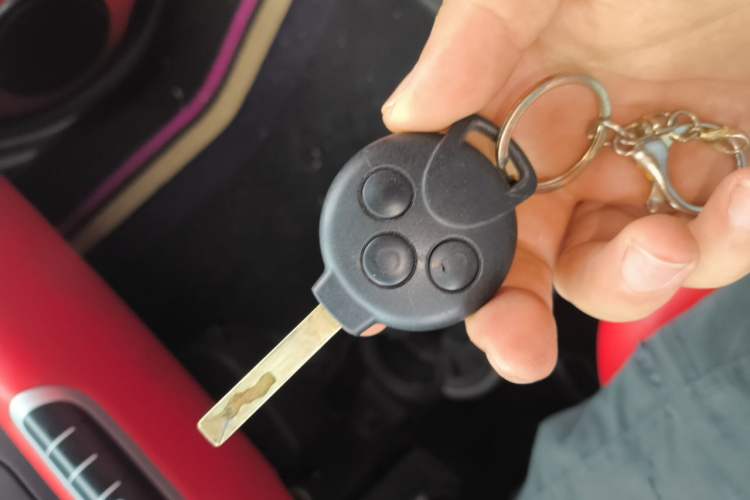Used smart fortwo 2012 1.0 MHD Convertible Passion Edition Vehicle Key