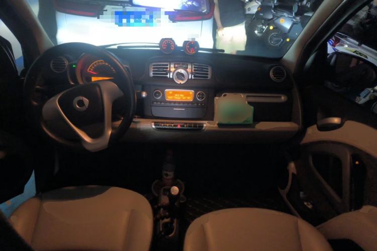 Used smart fortwo 2012 1.0T Flowing Gray Special Edition Center Console