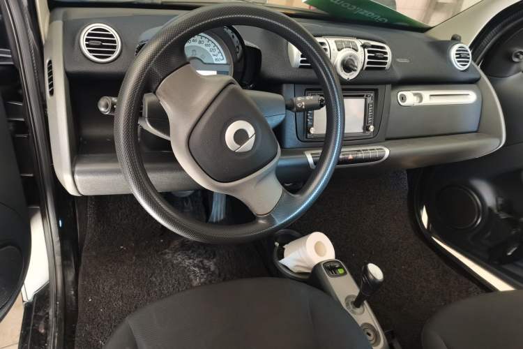 Used smart fortwo 2012 1.0 MHD Hardtop Standard Edition Center Console