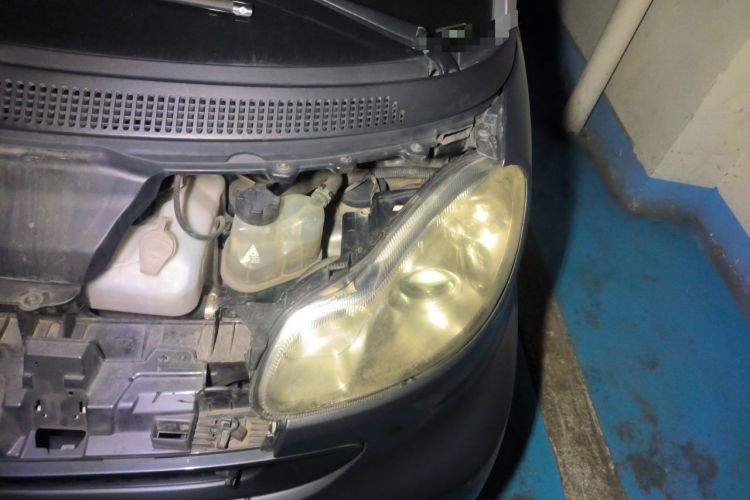Used smart fortwo 2012 1.0T Flowing Gray Special Edition Engine Bay Left
