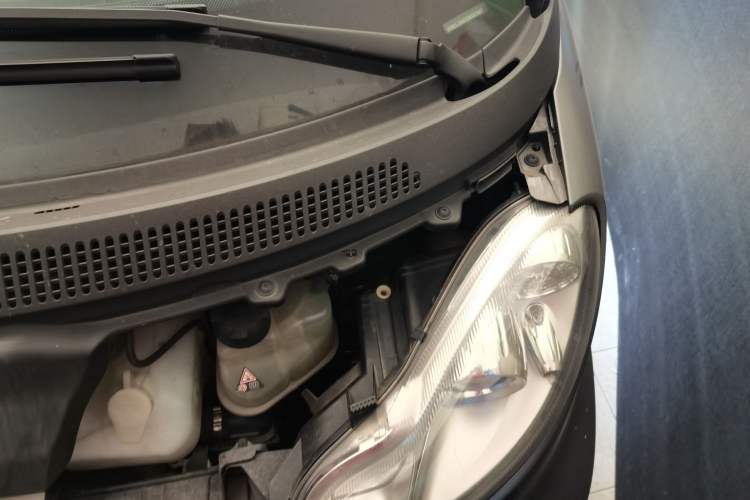 Used smart fortwo 2012 1.0 MHD Hardtop Standard Edition Engine Bay Left