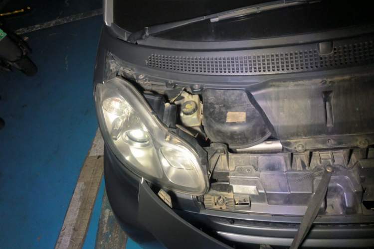 Used smart fortwo 2012 1.0T Flowing Gray Special Edition Engine Bay Right